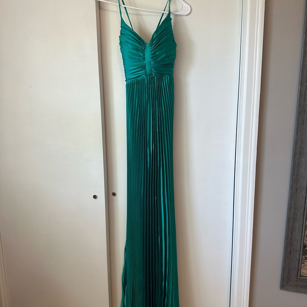 LULU’S DRESS - Picture 2 of 3